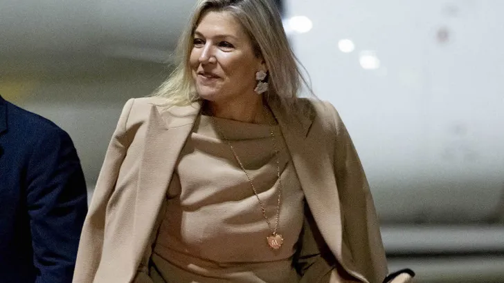 Koningin Máxima heeft er weer een letterketting bij