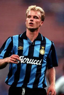 Dennis Bergkamp in Milaan.