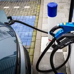 Een laadpaal voor elektrische auto's. Twee laadpaalmakers hebben serieuze zorgen over de elektrische markt en schrappen honderden banen in Nederland.