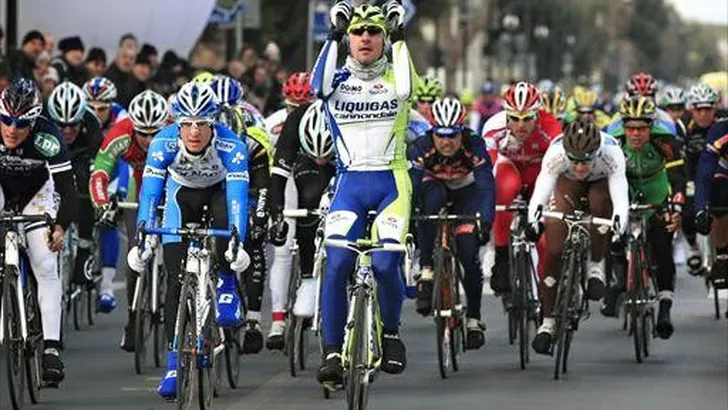 Viviani de snelste in openingsrit Calabrië