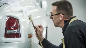 De man met de gouden handen: Mark Court schildert elke streep op elke Rolls-Royce