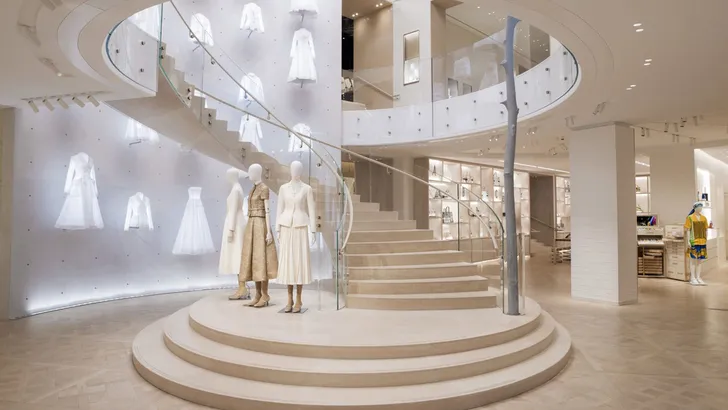 De nieuwe winkel van Dior in Parijs is dreamy!