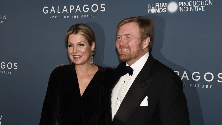 Date Night: Máxima in opvallende outfit naar Première