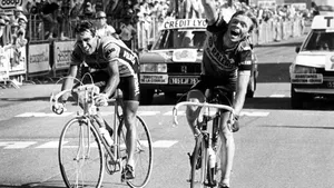 Alpe d'Huez heeft een mythische status in Nederland. Vanwege Alpe d'Huzes, maar ook vanwege de Nederlandse successen. Een van de winnaars op de berg was Peter Winnen, die in 1983 energie kreeg van een bodempje bier.