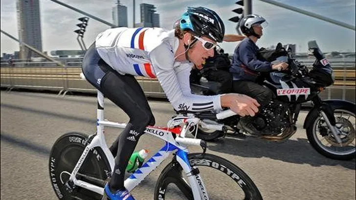 TOUR: Het regent in Rotterdam bij de proloog