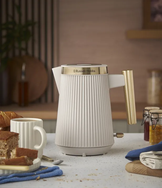 Stijlvolle waterkoker van Russell Hobbs | Te koop bij o.a. Bol en Mediamarkt