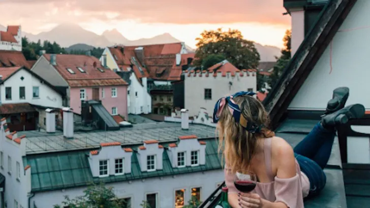 Vrouw nam tussenjaar en verdient nu de kost met reizen