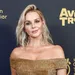 Chantal Janzen maakt iconische topless Brigitte Bardot-foto na