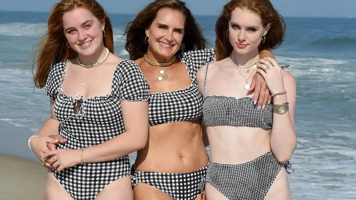 Wow: Brooke Shields poseert met dochters in bikini