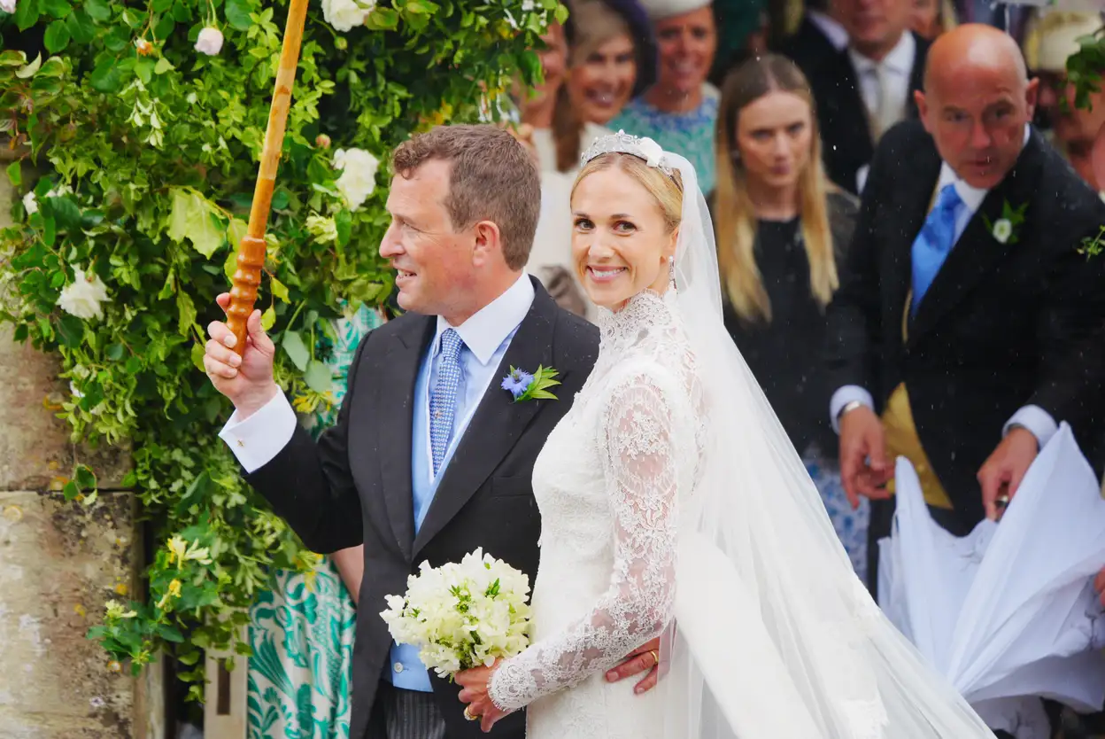Royal wedding Peter Phillips en Harriet Sperling: het bruidspaar na de ceremonie.