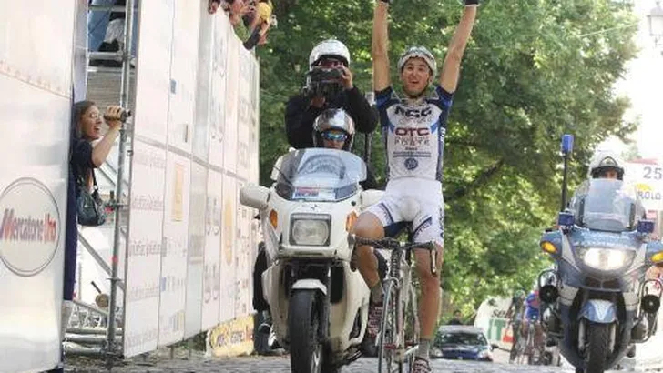 Rossi wint eerste rit in Giro di Padania