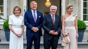 Koningin Máxima’s chique kapsel zelf proberen? Zo creëer je in 5 minuten een French twist