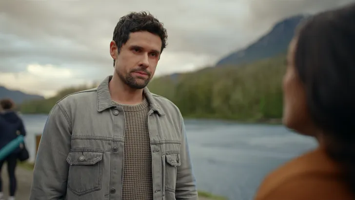 Virgin River-acteur Ben Hollingsworth reageert op shocking cliffhanger: ‘Ik was echt overstuur’