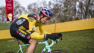 Wout van Aert crosst na januari nog niet op nieuwe fiets: 'Crossfiets Cervélo is er nog niet'