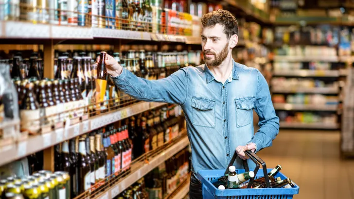 Advies RIVM: geen alcohol meer in de supermarkt