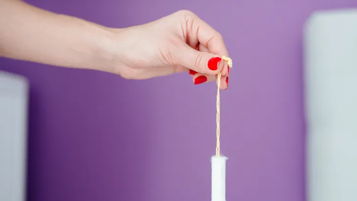 Waarom vrouwen massaal foto's maken van tampons op gekke plekken