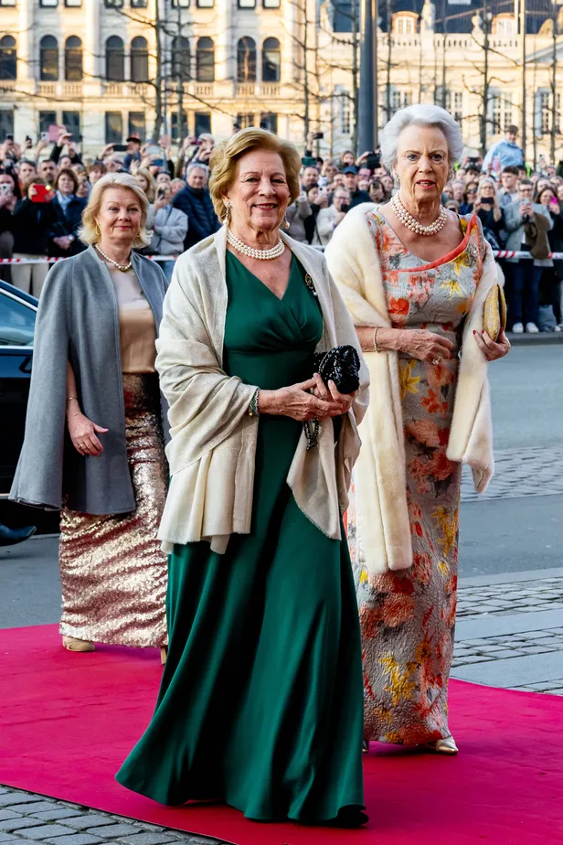 Koningin Anne-Marie en prinses Benedikte bij het 18e verjaardagsgala ter ere van prinses Isabella, april 2025.
