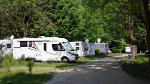 Er staat nergens dat een camperplaats alleen voor grote campers is, toch worden zelfbouwcampers soms geweigerd