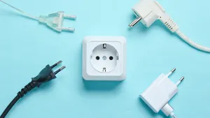 Waarom je die telefoonoplader vannacht nog uit het stopcontact wil halen