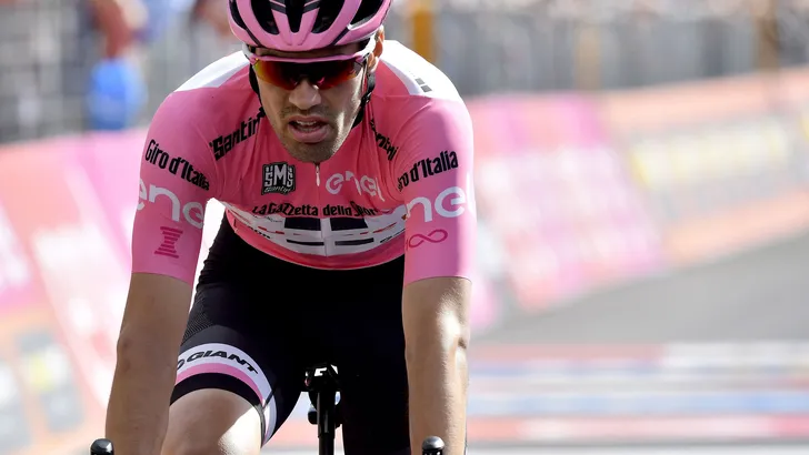 Rit gemist: Tom Dumoulin behoudt roze ondanks tijdverlies