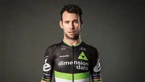 Abu Dhabi Tour: Cavendish pakt eerste rit na valpartij
