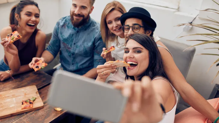 Waarom je moet oppassen als je iemand datet die een selfie als profielfoto heeft