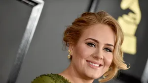 Adele showt loeistrak lijf in bikini (+Foto)  