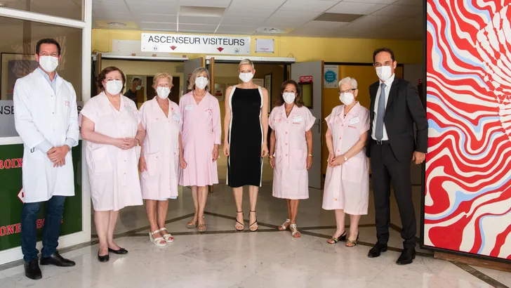 Prinses Charlene gaat voor modern zwart-wit 