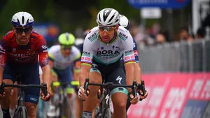 Maakte Peter Sagan een beginnersfout? 'BORA-hansgrohe maakte tempo toen hij ging plassen'