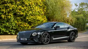 Man koopt goedkoopste Bentley van het land en ontdekt direct waarom niemand hem wilde hebben