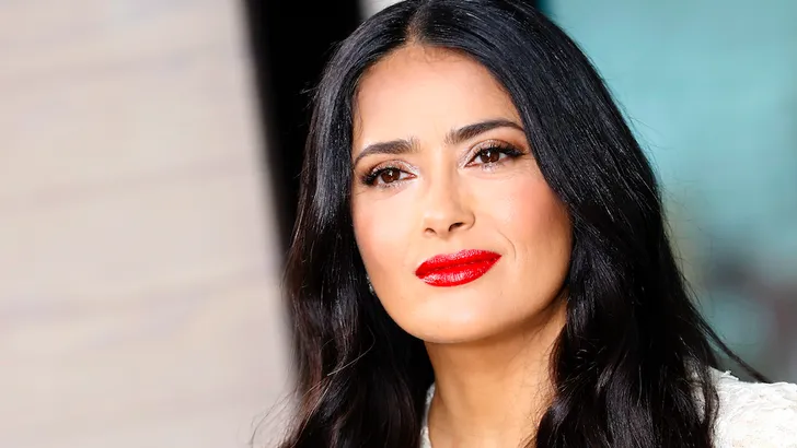 Salma Hayek viert 53e verjaardag, en wat ziet ze er waanzinnig uit 