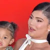 Stormi krijgt extravagant kerstcadeau van Kris Jenner