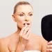 lippenstift lippen voller lijken vrouw spiegel