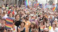 NR25_21 Column Jerry Hormone Hongarije Gay Pride