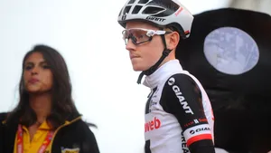 Sam Oomen stapt af in Vuelta