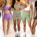 Vrouwen in sportshorts