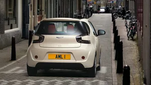 Deze piepkleine stadsauto lijkt goedkoop, maar is officieel een Aston Martin