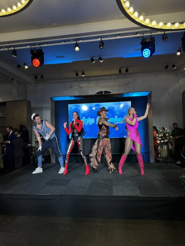 De Vengaboys kwamen een feestje bouwen!