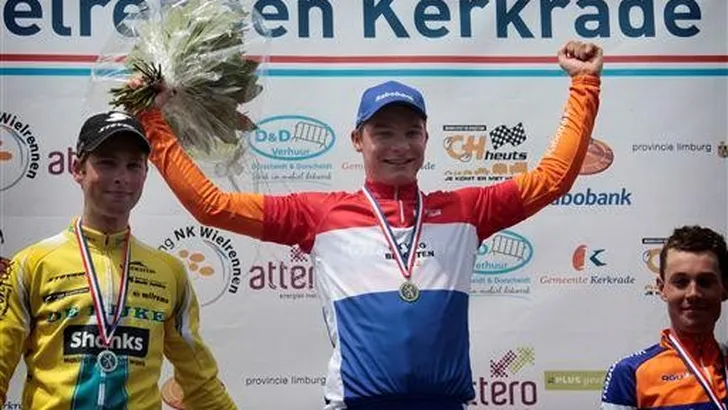 Hofland tekent profcontract bij Rabobank