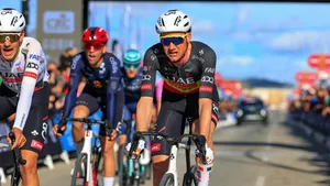 Tim Wellens ziet Tadej Pogacar ieder jaar nog een beetje beter worden, maar tegelijkertijd ziet hij de Sloveen ook steeds populairder worden. Soms leidt dat tot gevaarlijke situaties.