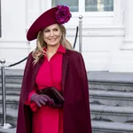 Prinses van Oranje wordt binnengeleid in Raad van State