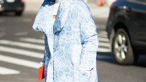 Vrouw met stijlvolle look.