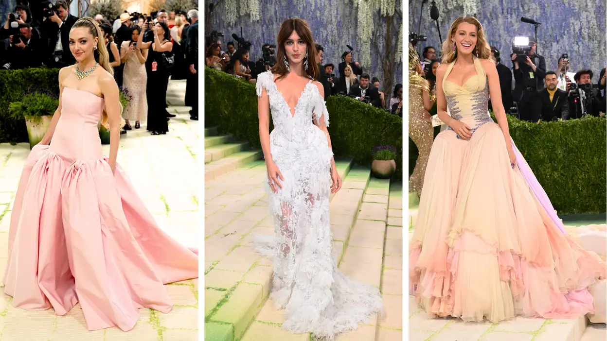 Amanda Seyfried (in Prada), Daisy Edgar-Jones (in Alexander McQueen) en Blake Lively (in Versace) bij het Met Gala 2026.