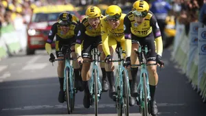 Robert Gesink kijkt uit naar de ploegentijdrit van zaterdag, maar hij is niet bepaald fan van de de nieuwe stijl van de ploegentijdrit. Vooral omdat het ploegelement minder groot geworden is.