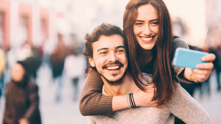 Waarom je géén selfies zou moeten maken met je partner