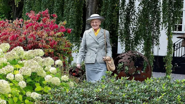 Te leuk: koningin Margrethe beschildert paaseieren