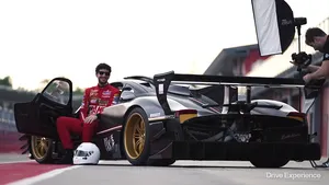 Genieten: Pagani Zonda Revolución op Imola (video)