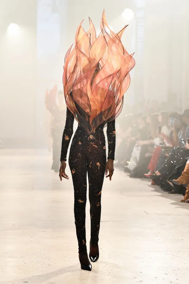 De show van Rahul Mishra bij Paris Haute Couture Week 