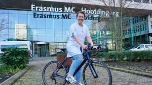 Ans Kluivers fietst Coast to Coast Challenge voor bewustwording belang van onderzoek naar nierproblemen