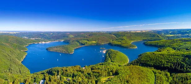 Rursee in Nationaal Park Eifel